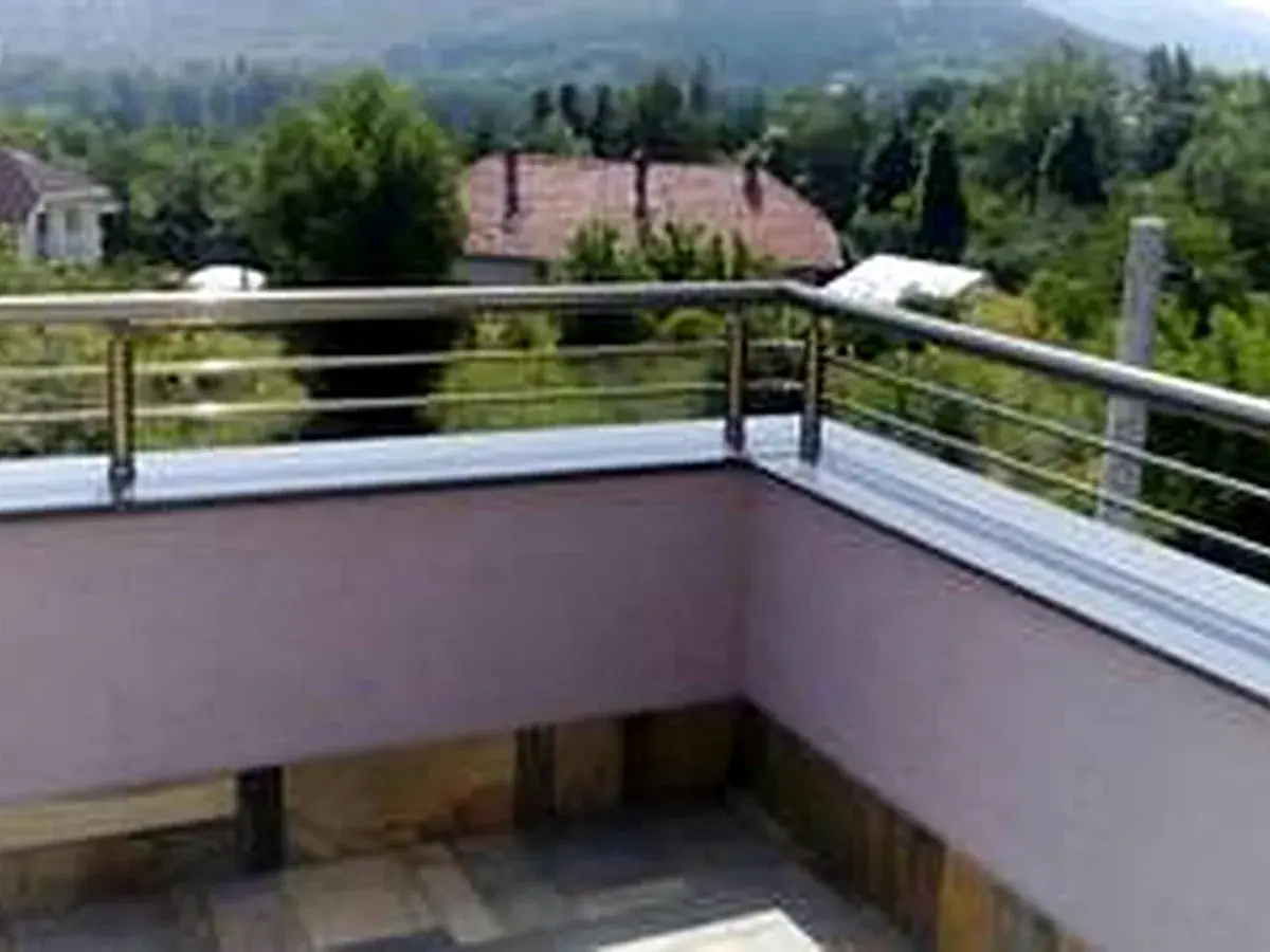 Монтиран алуминиев парапет на тераса